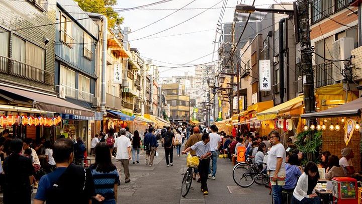 Asakusa Backstreet Food Crawl: Standing Sushi, Soba and Senso-ji
