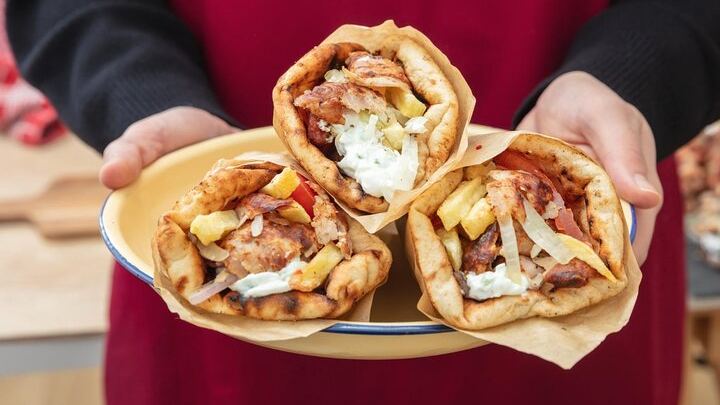 Athens Street Food Walk: Peinirli, Souvlaki and Loukoumades