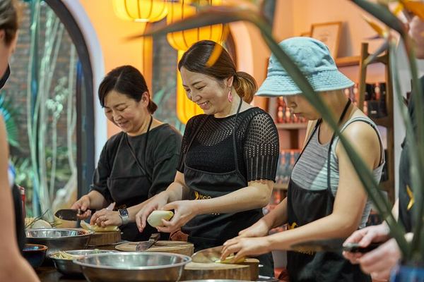 Hanoi Cooking Class in a Garden Villa with a Storyteller