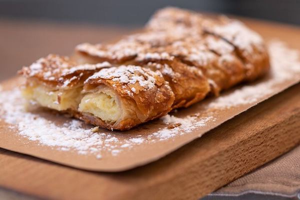 Athens Food Tour with Julia and Douk: 16 Tastings and Lunch