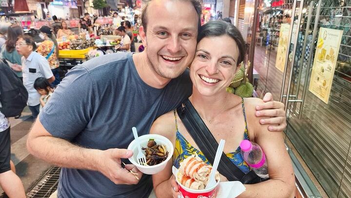 Bangkok Tuk Tuk Street Food Tour with Hotel Pickup at Dusk