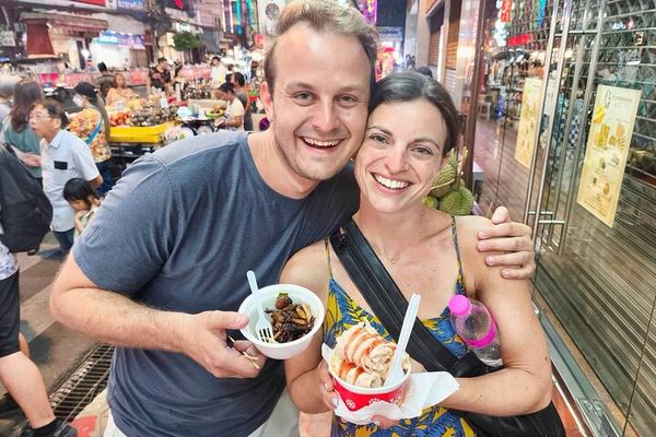 Bangkok Tuk Tuk Street Food Tour with Hotel Pickup at Dusk
