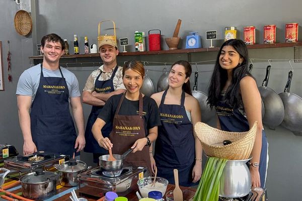 Mahanakorn Cooking Class by Wat Paknam: Four Thai Courses