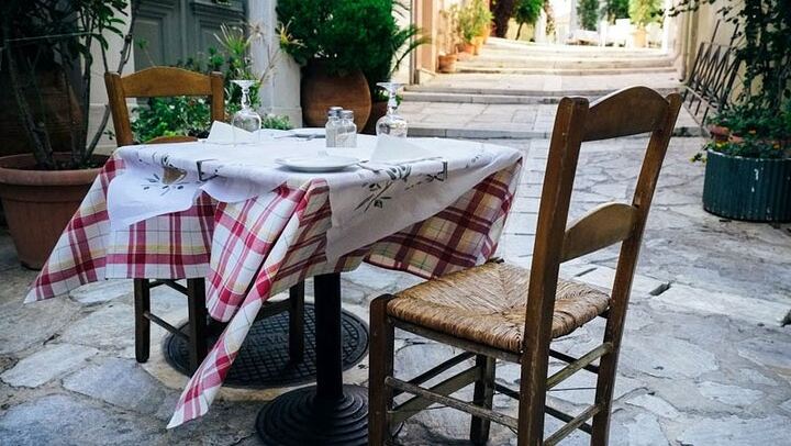 Plaka Backstreets Food Tour with Anafiotika and a Workers' Canteen