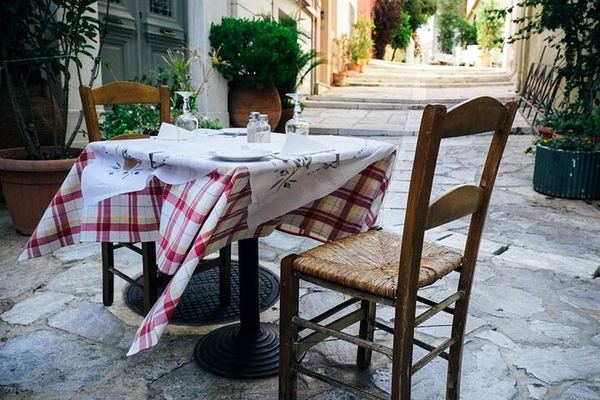 Plaka Backstreets Food Tour with Anafiotika and a Workers' Canteen