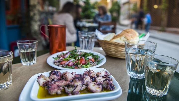 Syntagma to Monastiraki Food Tour: 10 Shops and 15 Tastings