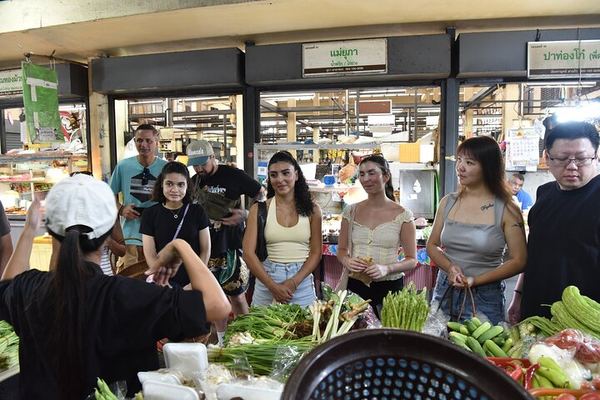Hands-On Thai Cooking in Sathon with Coconut Milk from Scratch