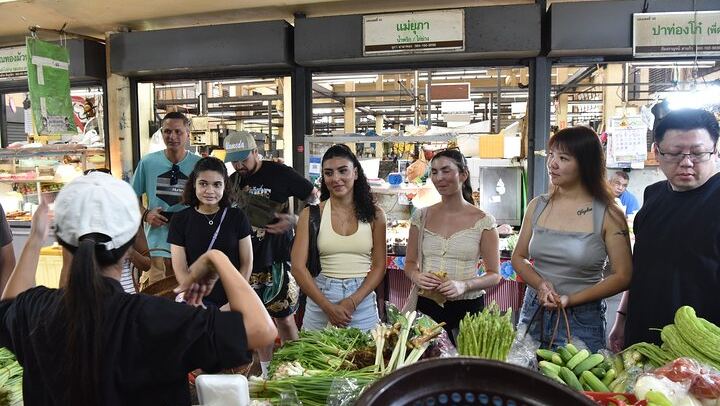 Hands-On Thai Cooking in Sathon with Coconut Milk from Scratch