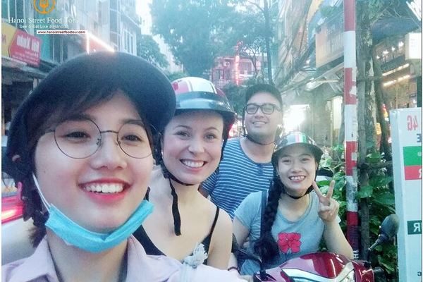 Hanoi Old Quarter by Motorbike: Ten Tastings on the Back