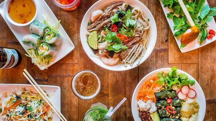 Five People, Nine Stops: Hanoi Street Food from Nom to Che