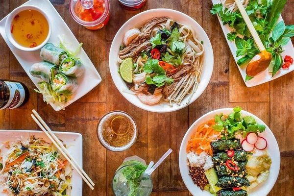 Five People, Nine Stops: Hanoi Street Food from Nom to Che