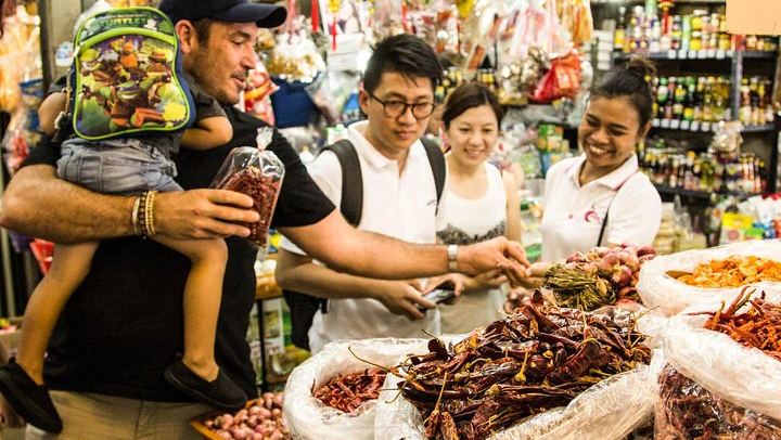 Pink Chili Thai Cooking Class in Phra Khanong with Market Walk