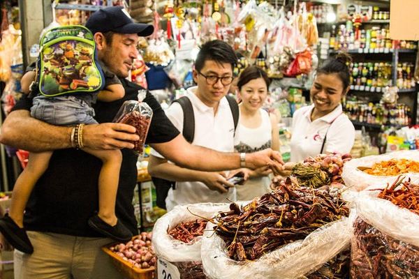 Pink Chili Thai Cooking Class in Phra Khanong with Market Walk