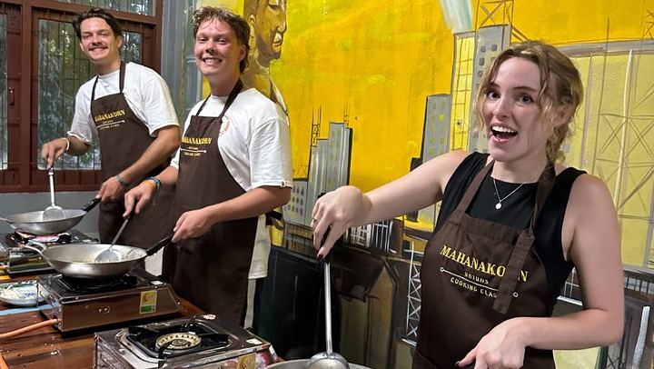 One-Hour Pad Thai and Tom Yum Class near Wat Paknam