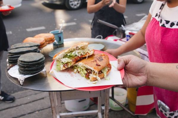 Where the Office Workers Eat: Tlacoyos and Cemitas