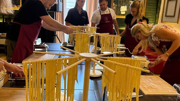 A Prosecco, Two Pasta Shapes and a Tiramisù on Via Medina