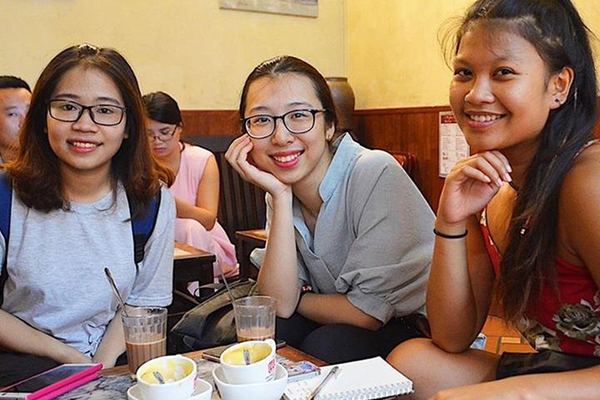 Hanoi Street Food in Six: Certified Kitchens and Bia Hoi
