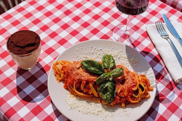 Fettuccine and Tiramisù, Ten People, One Square