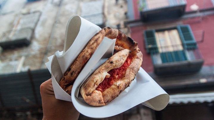 Taralli at Piazza Dante, Pizza a Portafoglio on Tribunali