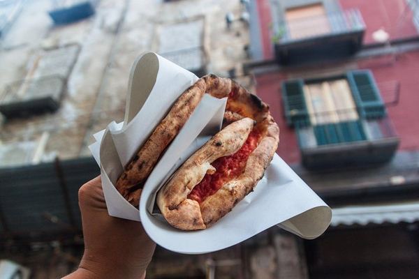 Taralli at Piazza Dante, Pizza a Portafoglio on Tribunali