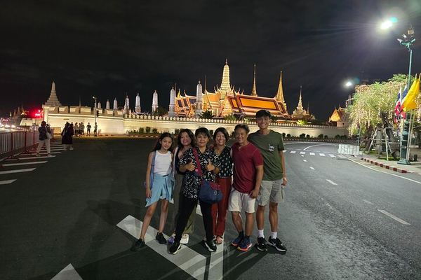 Private Tuk Tuk Night Tour: Ban Tad Thong Dinner and Old Town