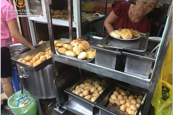 Ten Tastings at Midday in Hanoi, in Six Languages