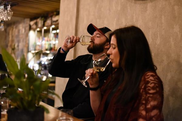 Athens Night Food Tour with Four-Wine Tasting and Dinner
