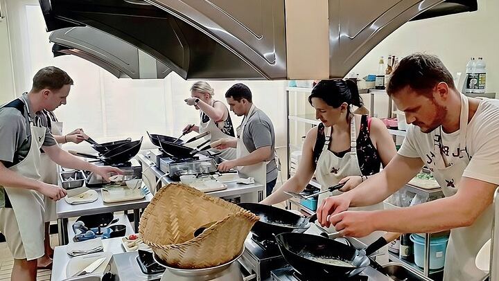 Maliwan Thai Cooking Class near Bowon Niwet, Four Places