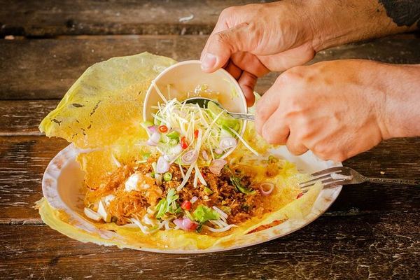 Old Siam Food Tour: Khlong Boat, Tuk Tuk and Nang Loeng Market