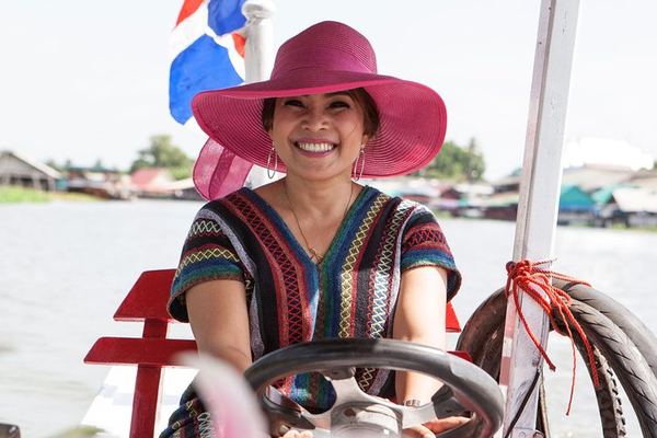 Boat, Don Wai Market and a Cooking Class with Chef Aoy